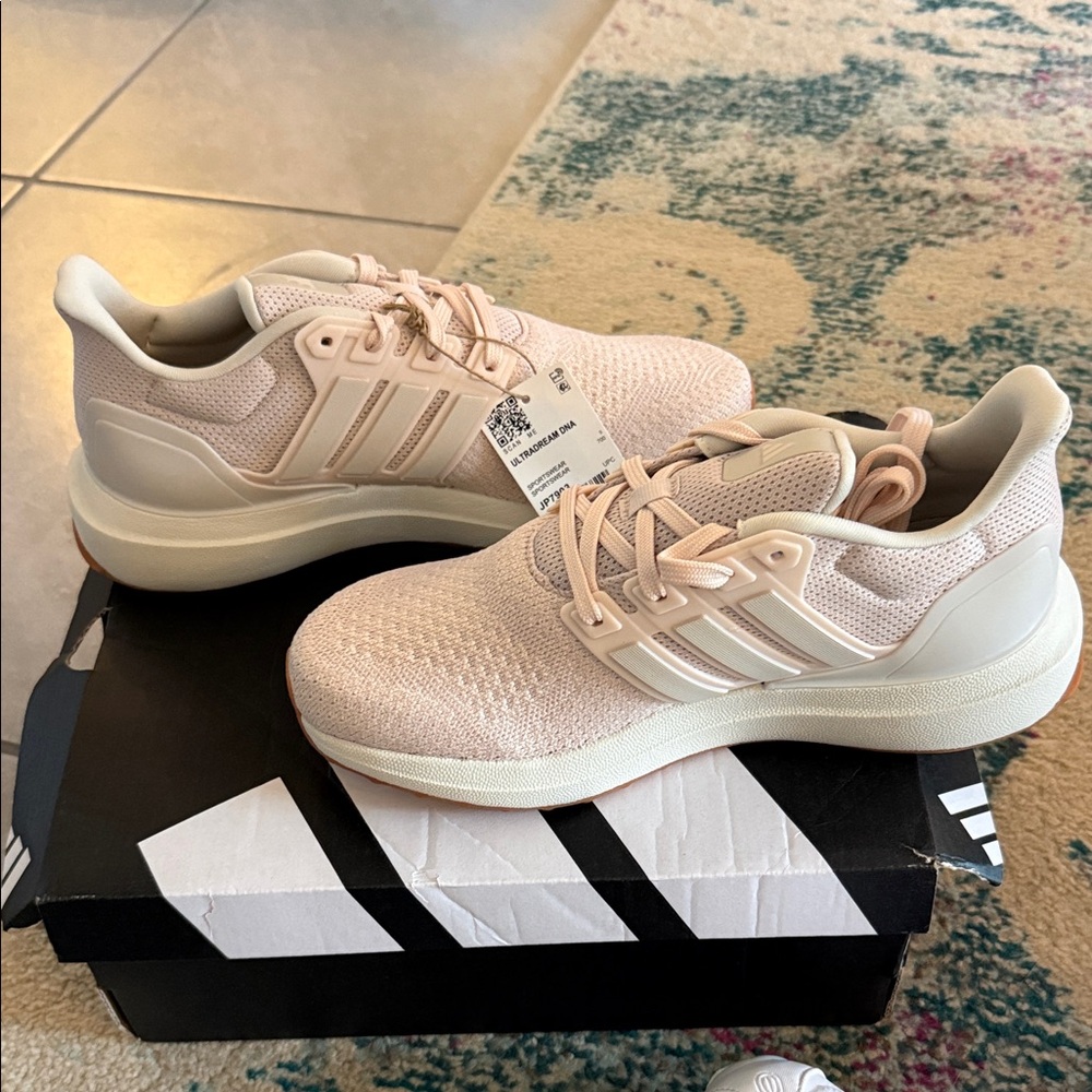BNWT- Gorgeous light pink Adidas Women's Sneakers 🩷⭐️